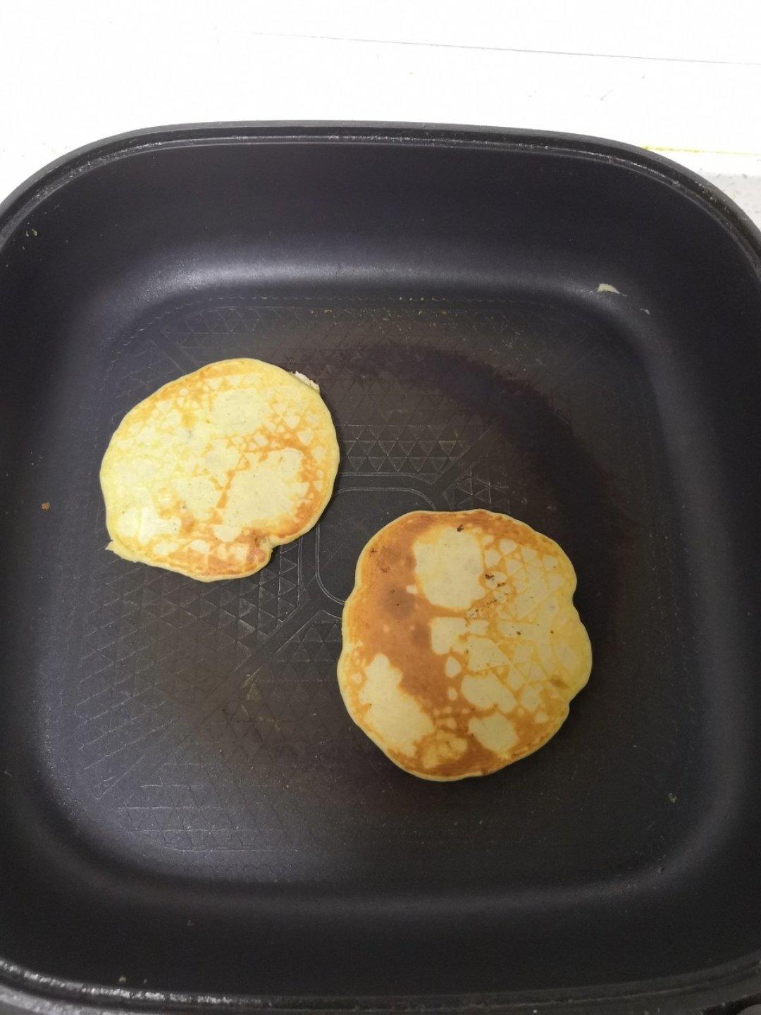 【减脂早餐】无油香蕉松饼（超简单）