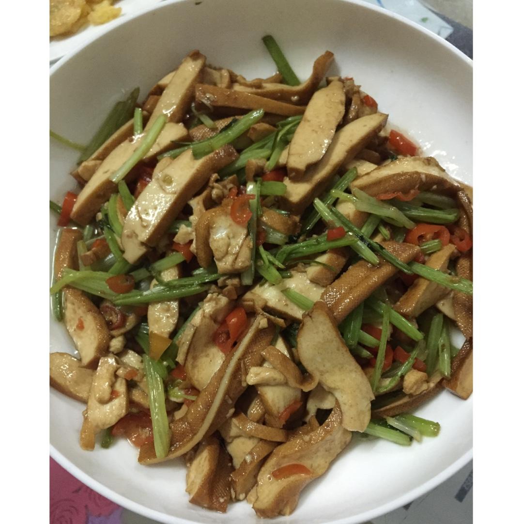 芹菜炒香干