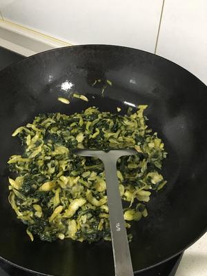 竹笋豌豆炒咸菜的做法 步骤3