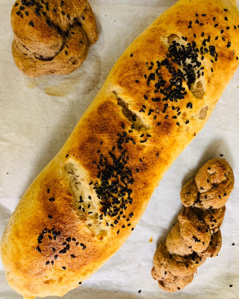 行走的小卷做的抹茶双色豆渣面包