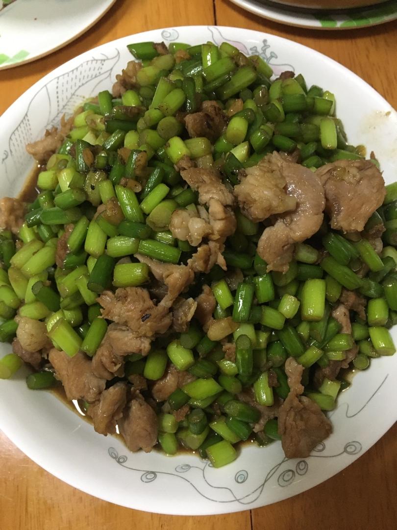 蒜苗炒肉丁