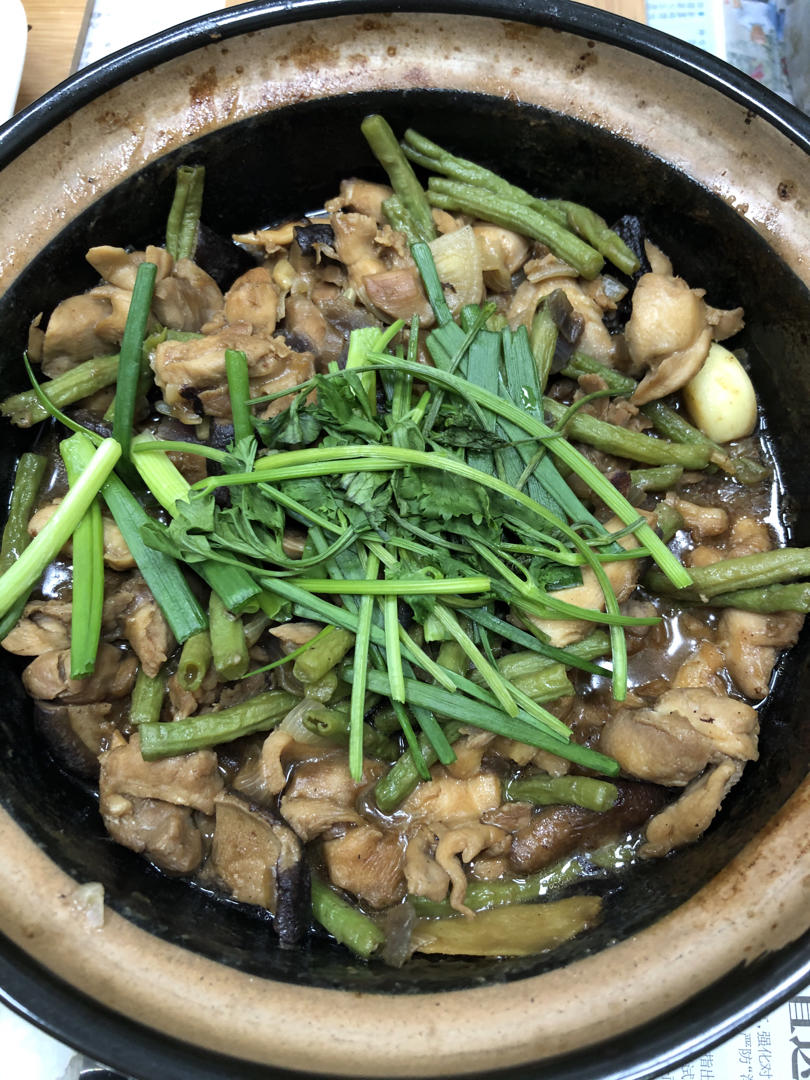 广州街头闻名美食~啫啫鸡煲