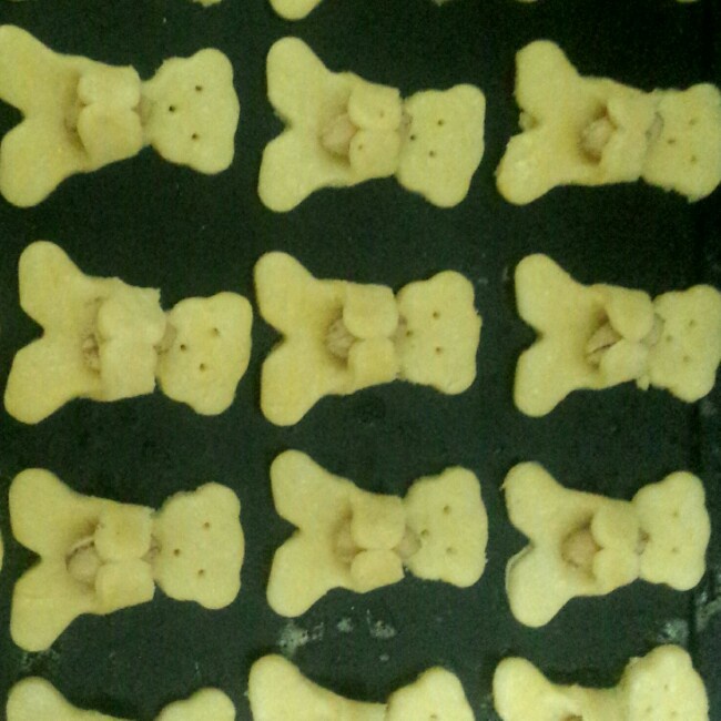 Rugby Football Bear Biscuits 抱杏仁儿的小熊饼干（还可以制作可烘焙的M&M豆版本）by あっ、 妄想