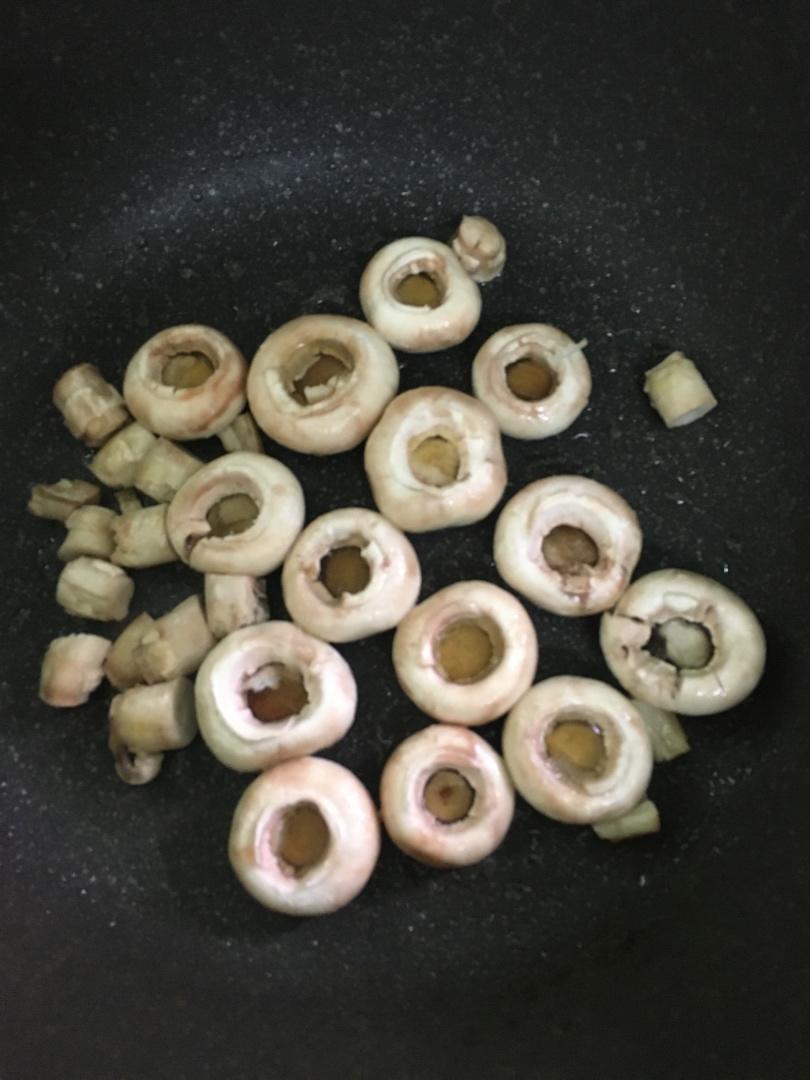 鲜掉眉毛口蘑汤