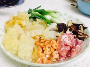 香菇虾米炒肉皮的做法 步骤2