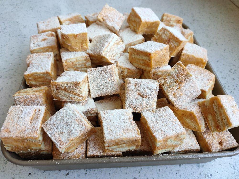 超好吃不甜腻的咸蛋黄肉松雪花酥