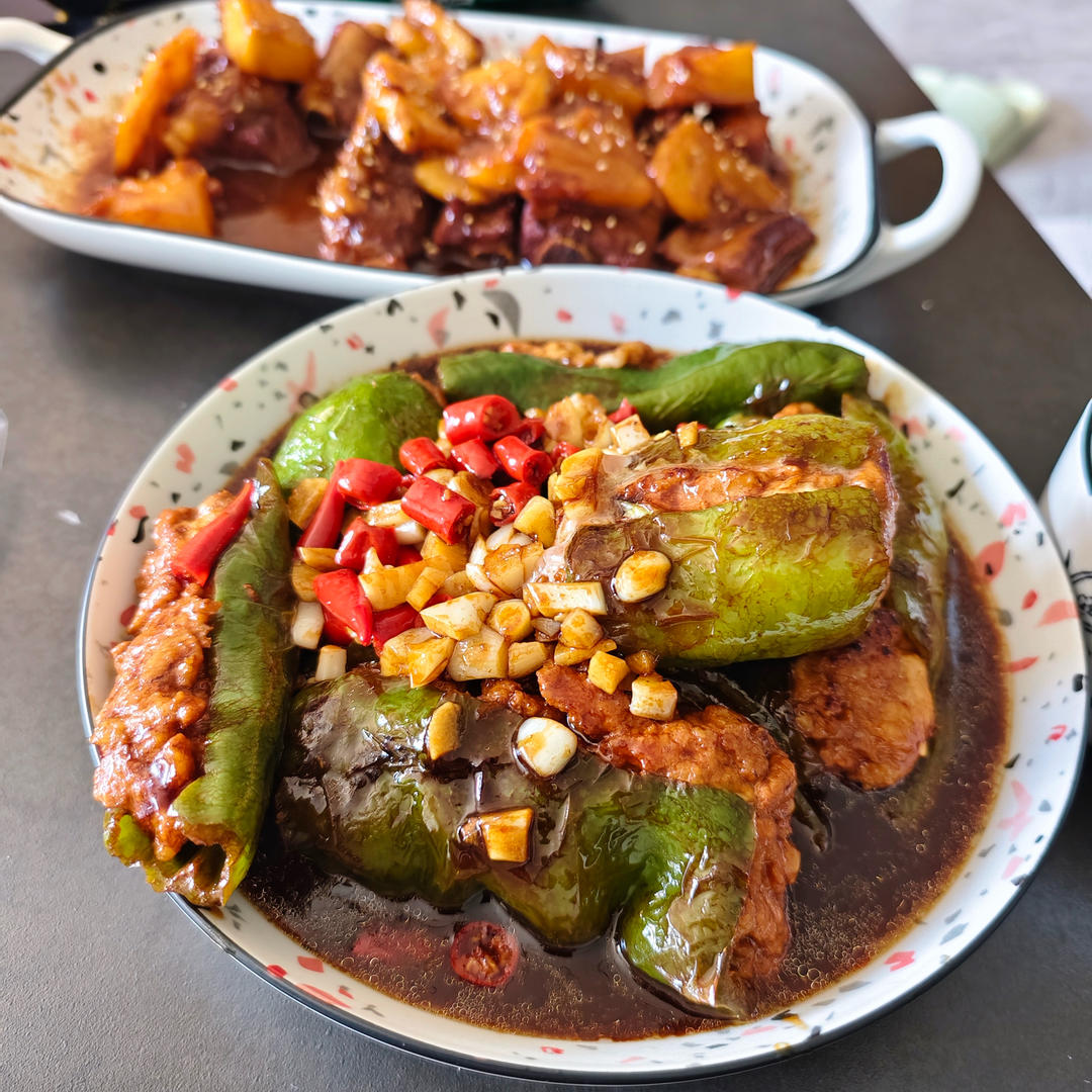 下饭菜“青椒酿肉”，香糯多汁鲜嫩下饭