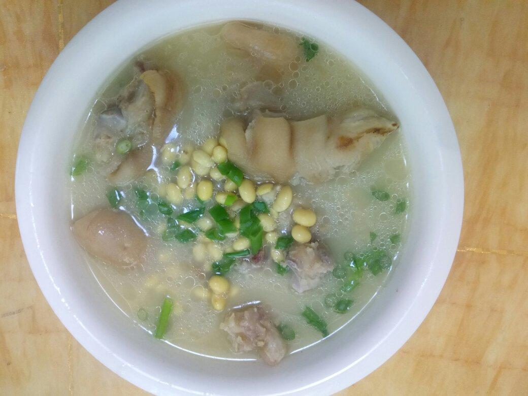 黄豆猪蹄汤