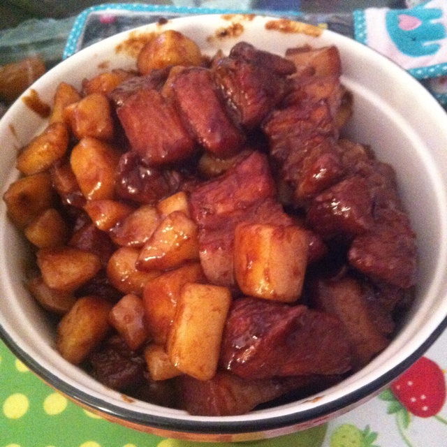 吃着碗里望着锅里的红烧肉