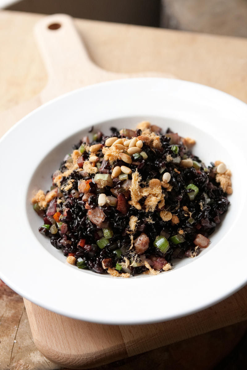 五彩黑米饭的做法