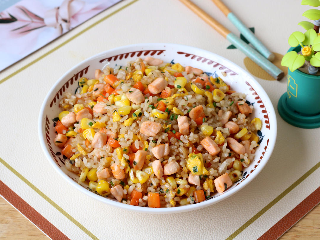 三文鱼蛋炒饭的做法
