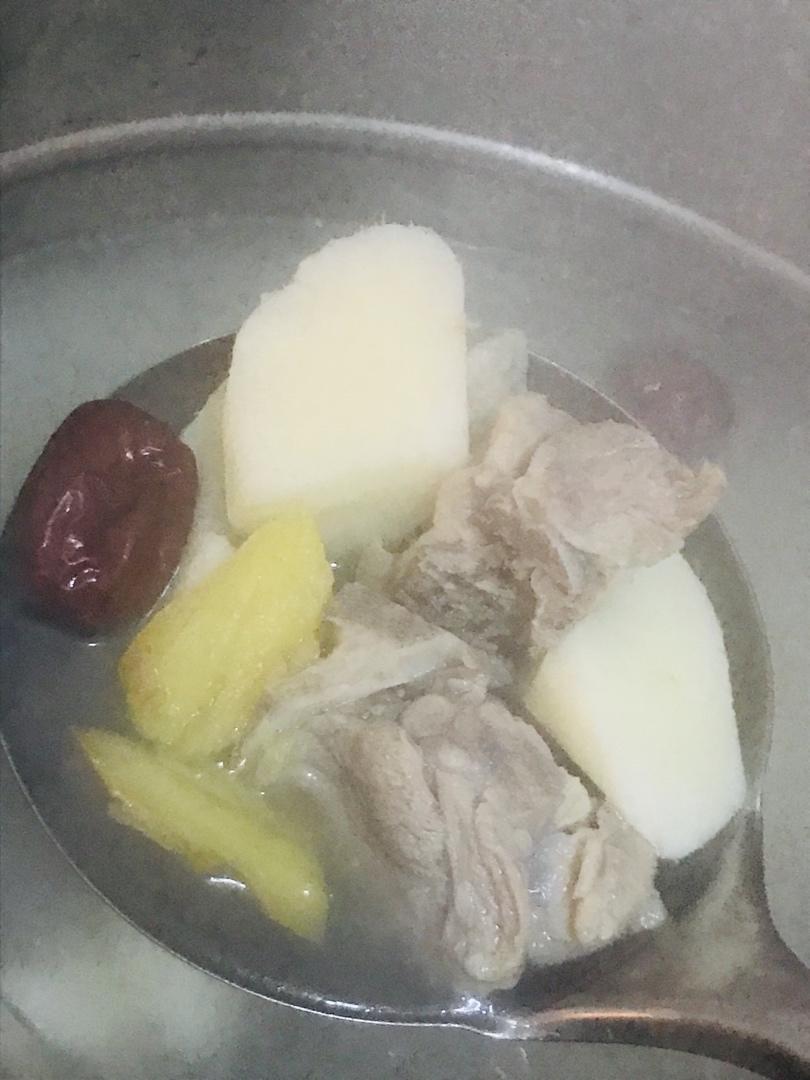 排骨山药汤