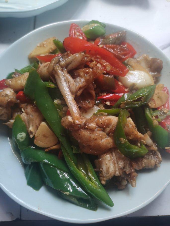 湘」干锅紫苏牛蛙