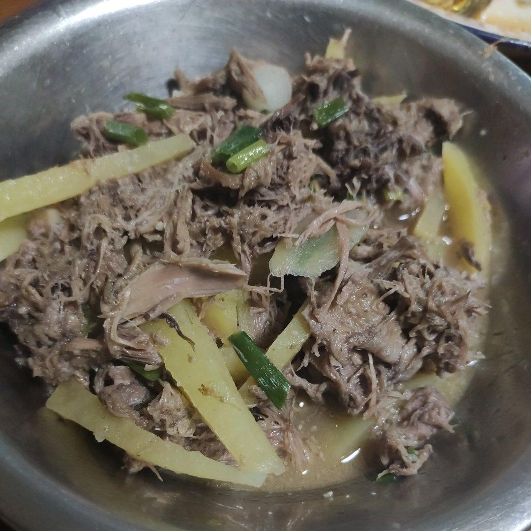 鸭肉焖土豆