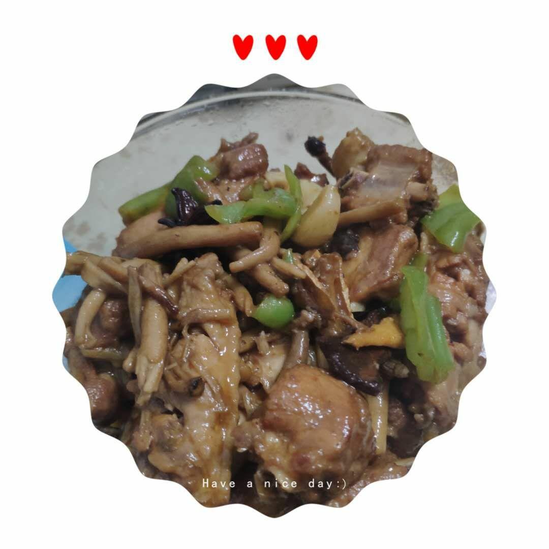 茶树菇炖鸡翅排骨的做法