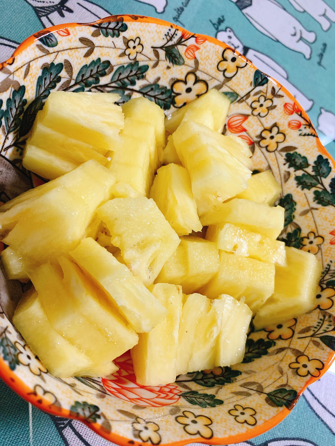 不到两分钟，切好一整个菠萝（独家）