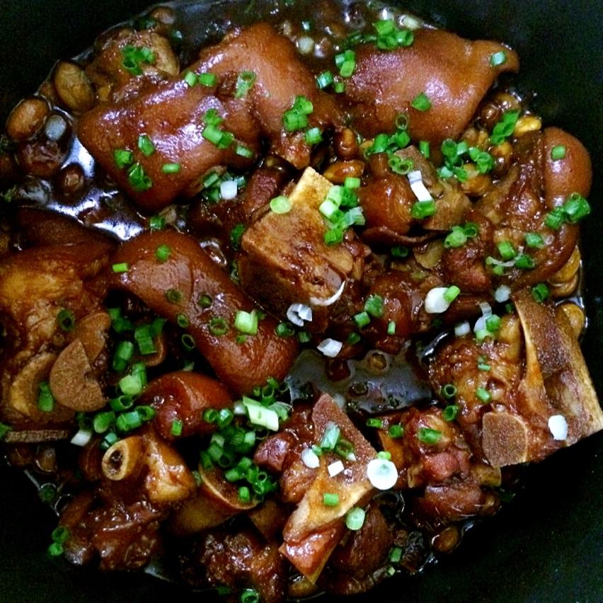 南乳花生猪脚煲