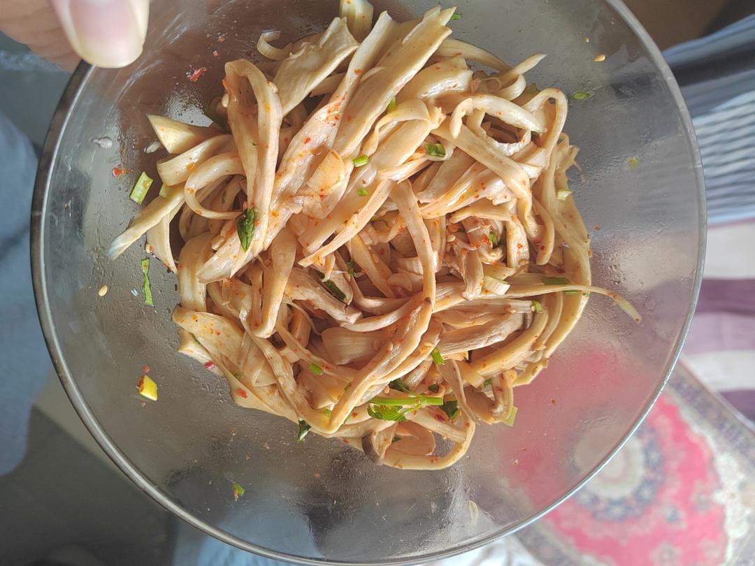 比肉还好吃的【手撕凉拌杏鲍菇】，上桌扫光光