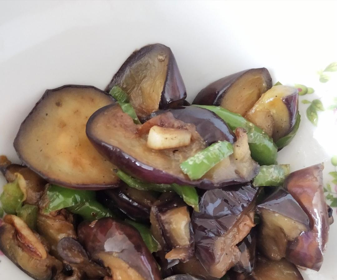 不费油❗不变色❗好吃下饭的青椒炒茄子