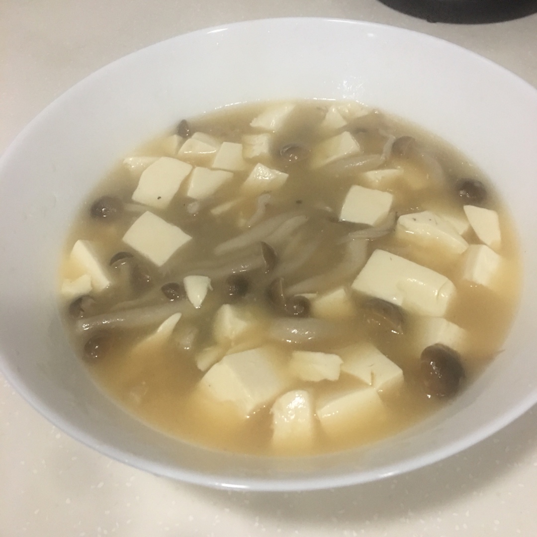 蟹味菇汤豆腐