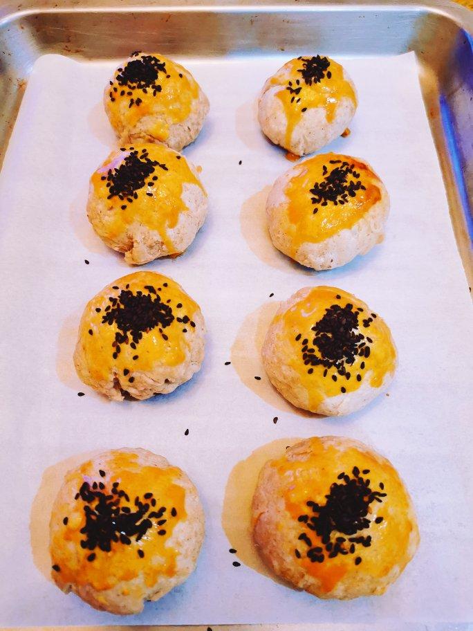 一点不腻，放几天都酥掉渣的蛋黄酥（适应于热天）