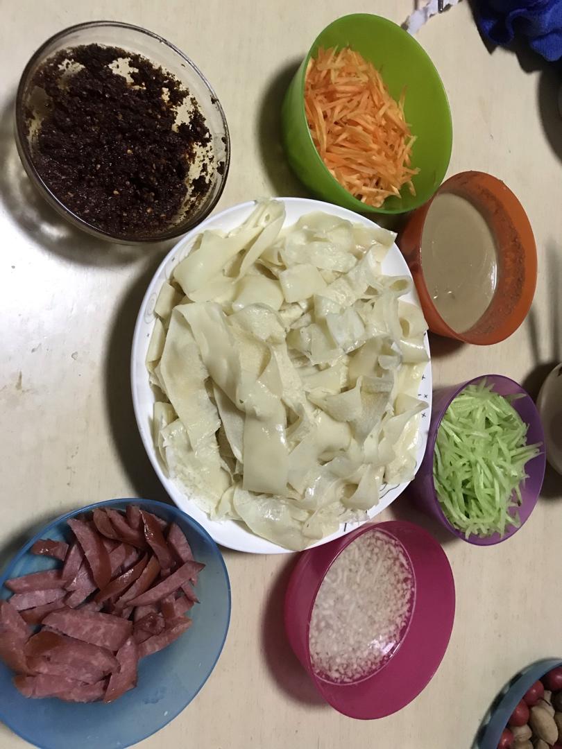 低粉做凉皮