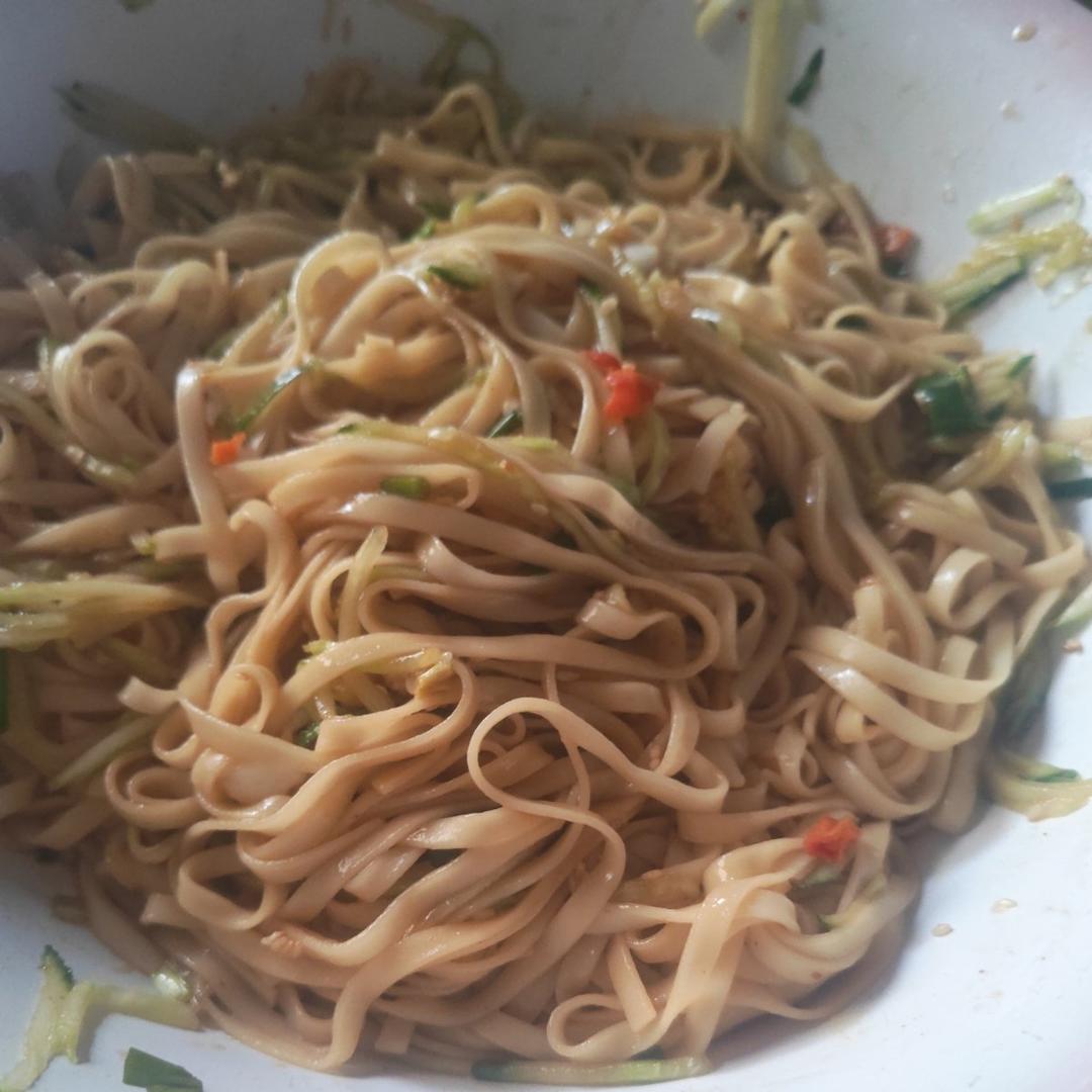 酸辣凉拌面