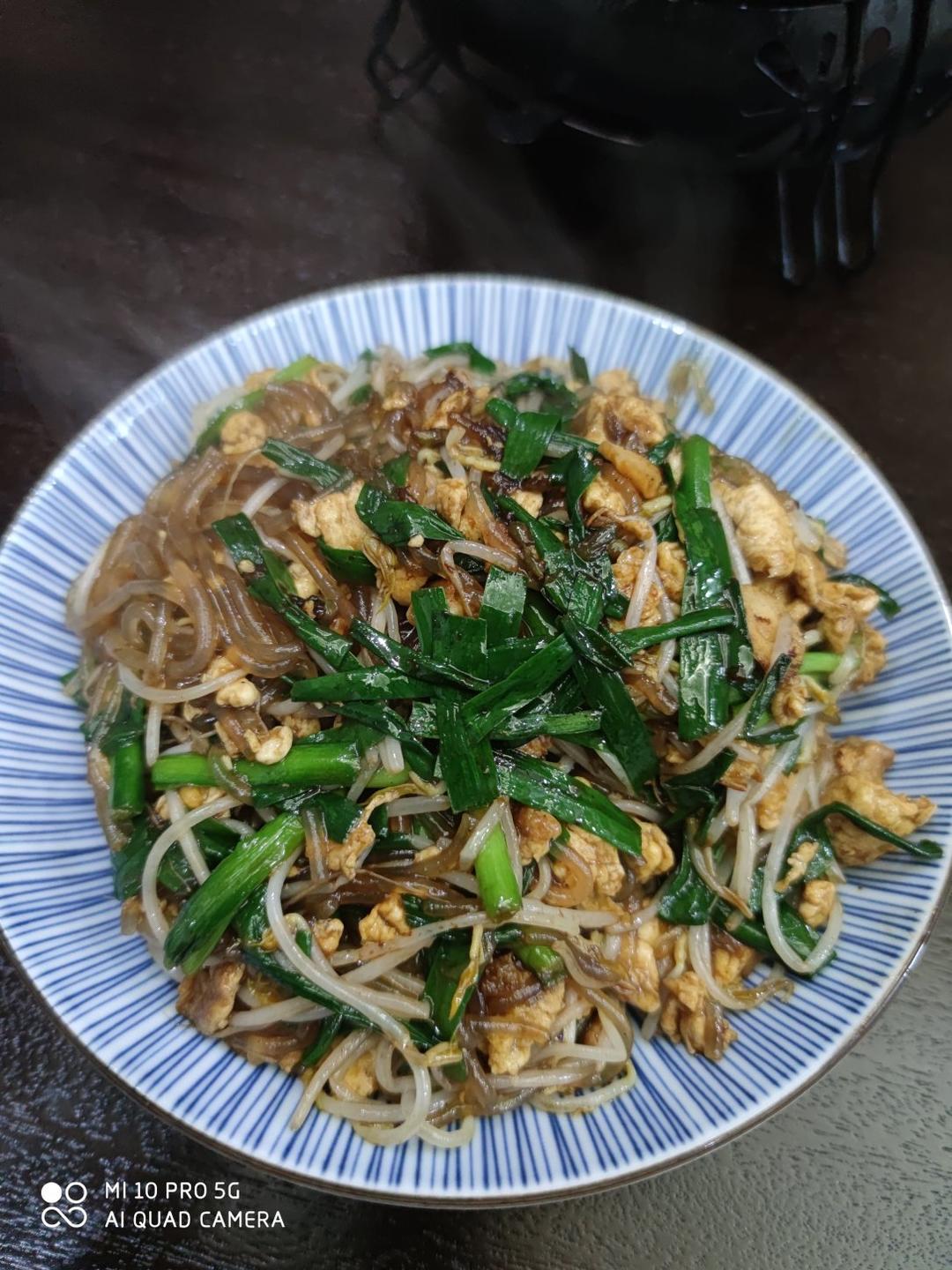 家庭版炒合菜【绿豆芽粉条炒鸡蛋】