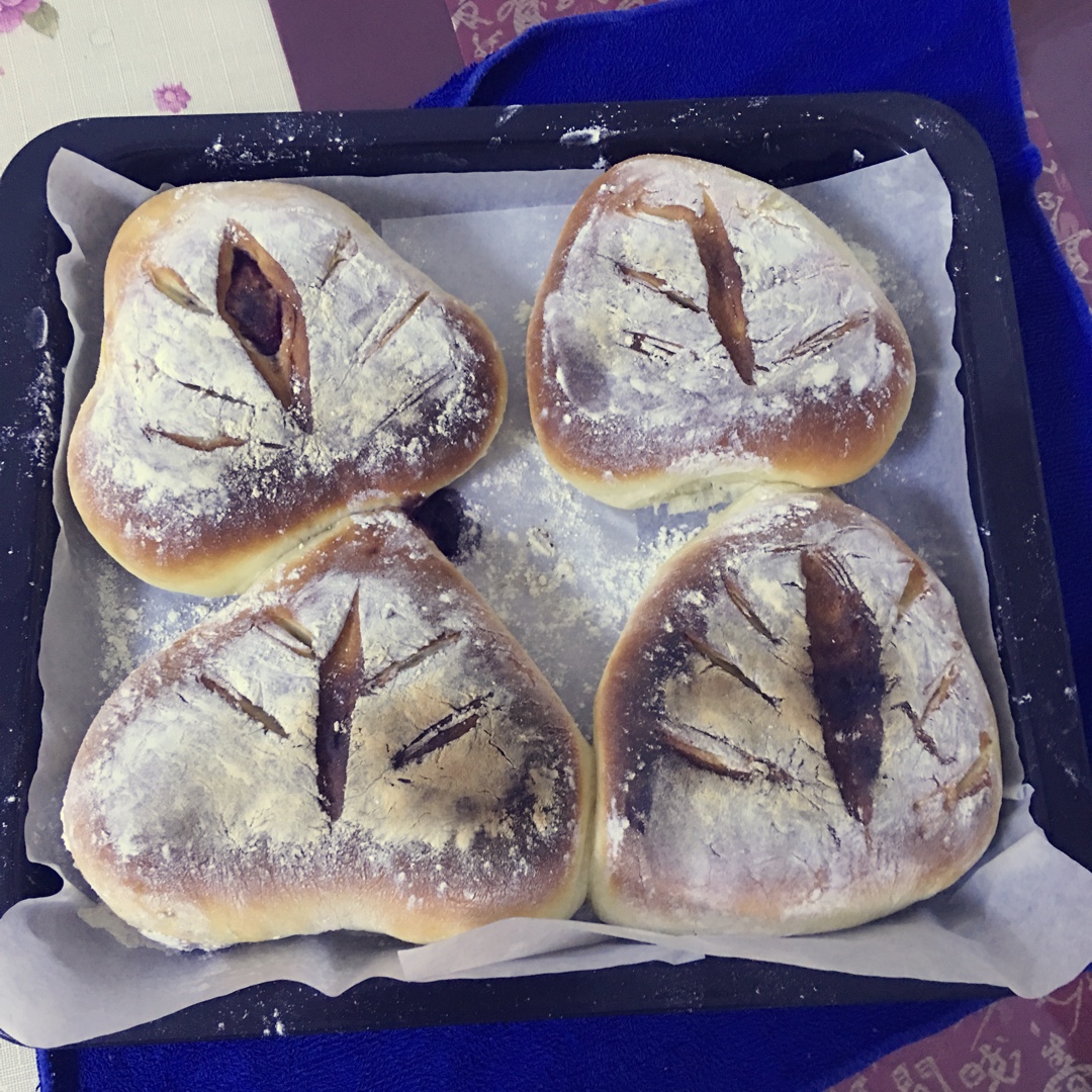 优雅蓝莓牛奶面包