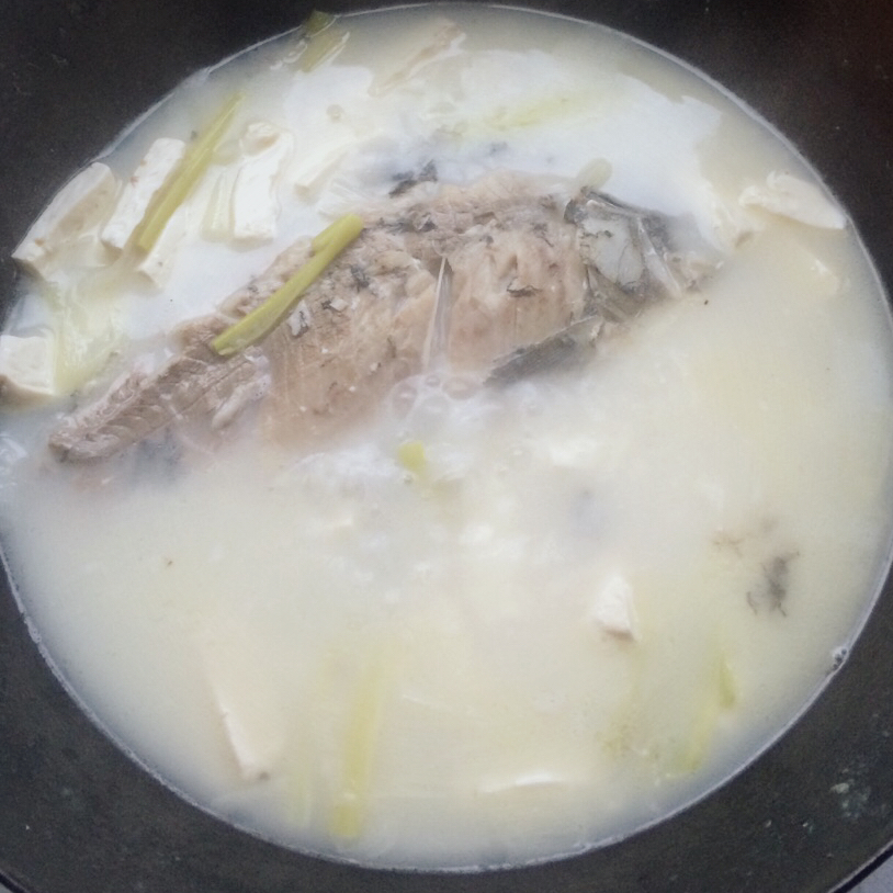 鲫鱼豆腐汤