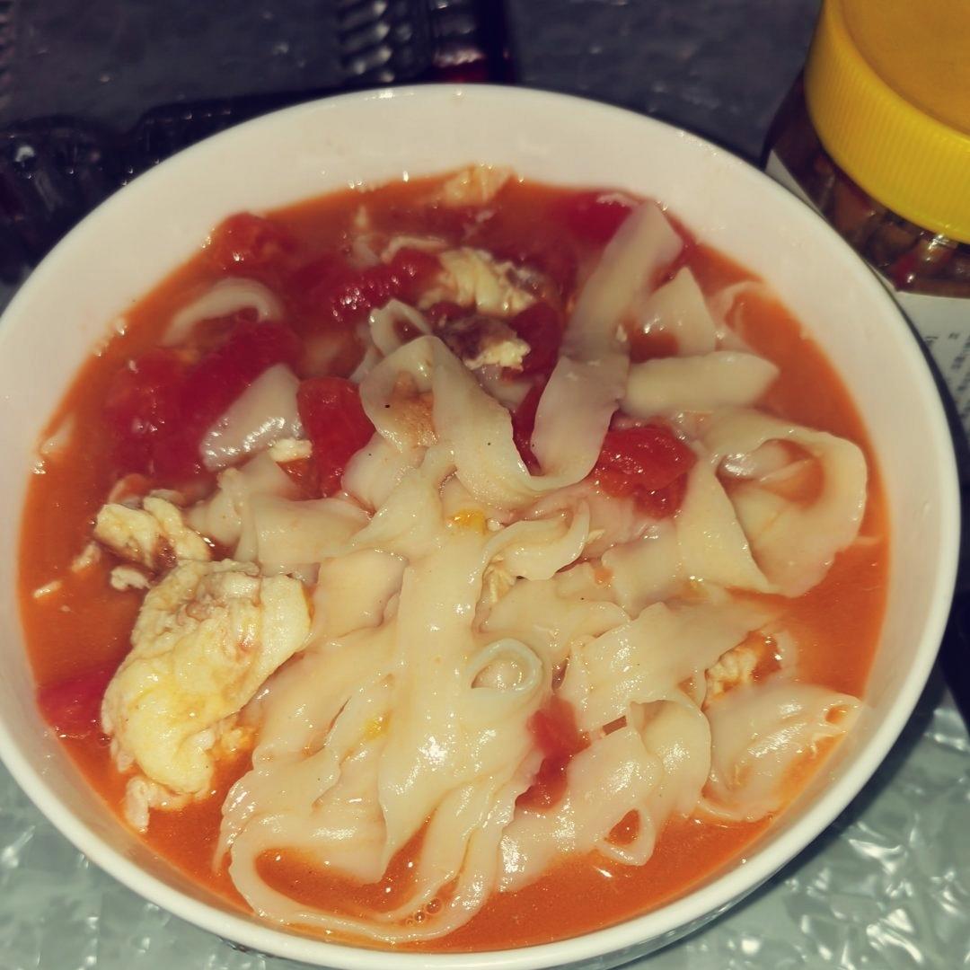 番茄鸡蛋汤面〔普通挂面也可以做出家的味道〕
