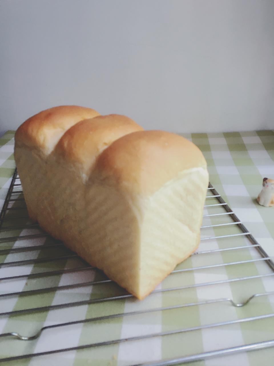 烫种酸奶蛋白吐司