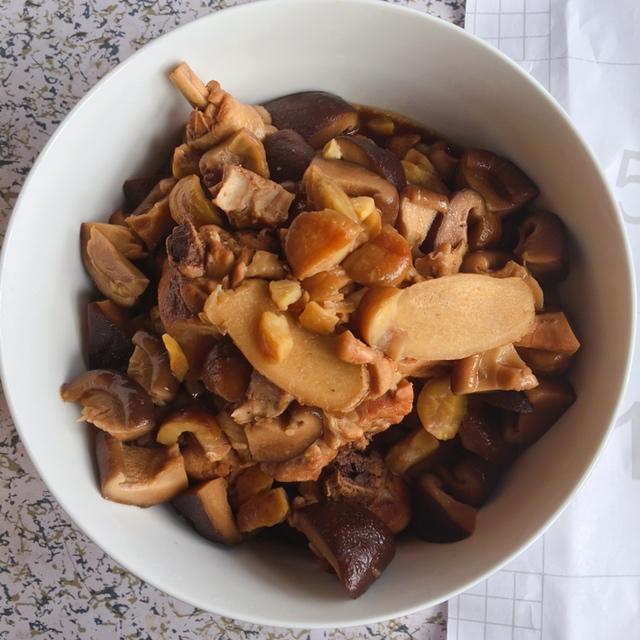 香菇板栗炖鸡