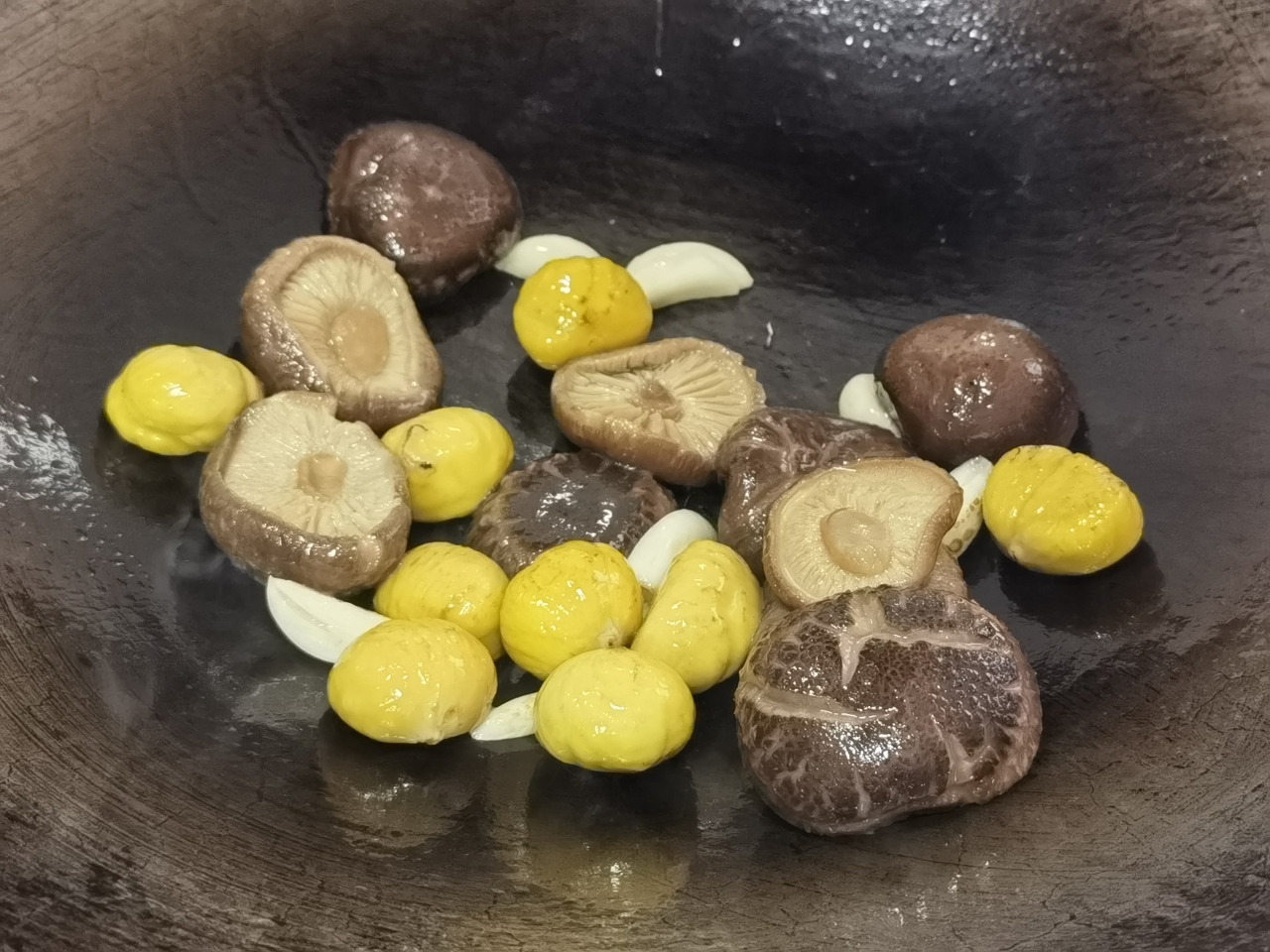 栗子冬菇焖排骨的做法 步骤9