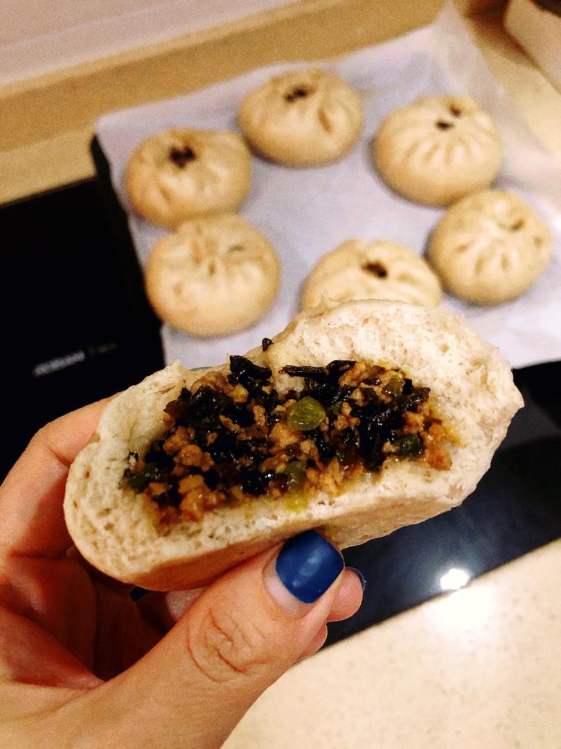 酱肉包升级版（加了点木耳和芹菜 好吃惨了）