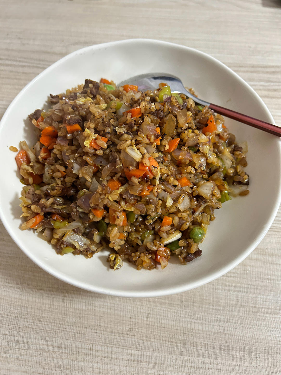 牛肉粒蔬菜炒饭