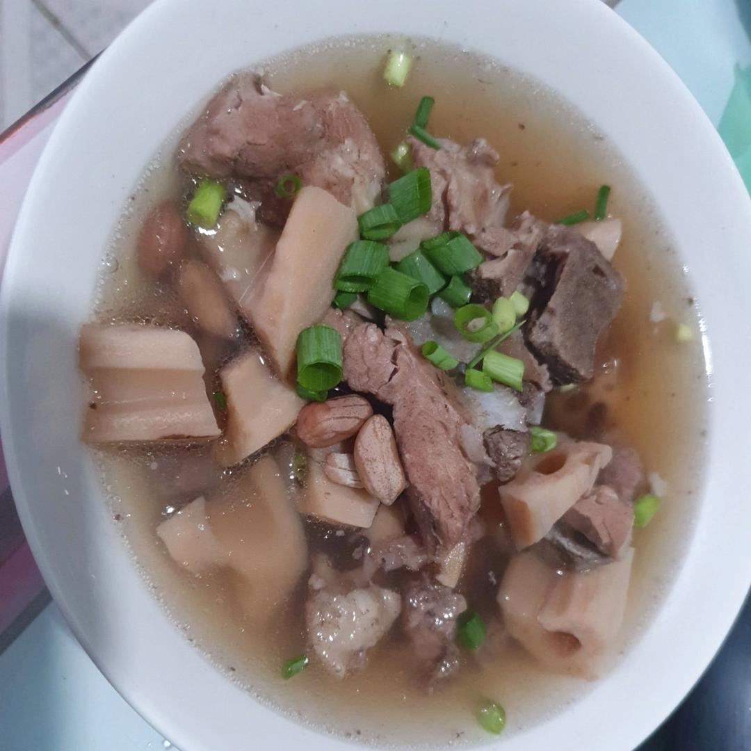 老少咸宜靓汤-莲藕排骨汤