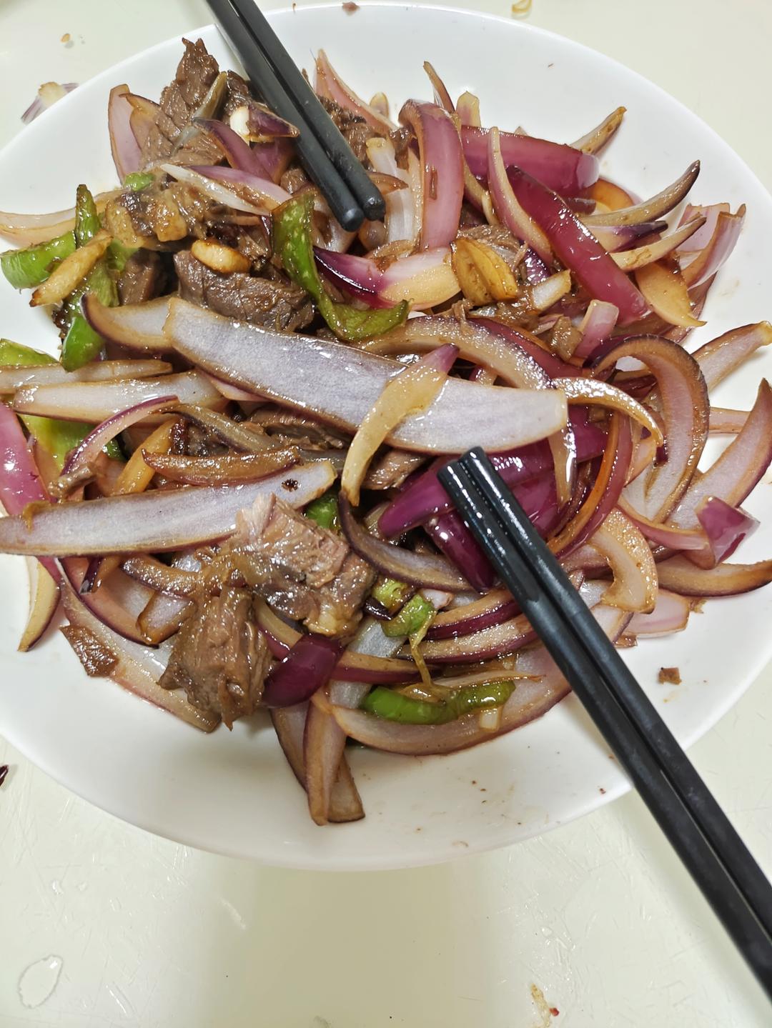 老少皆宜的一道“青椒洋葱爆炒牛肉”