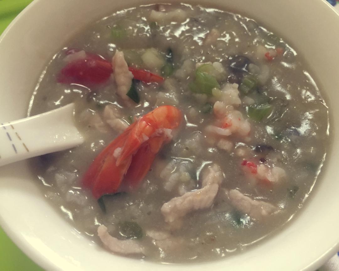鲜虾皮蛋瘦肉粥的做法