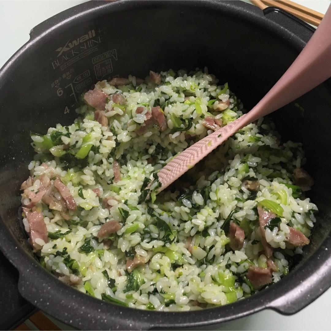 窗边的香草冰做的咸肉菜饭