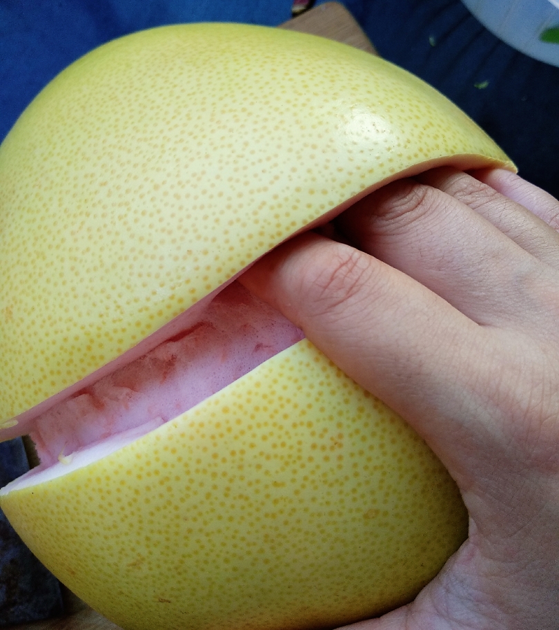 网红剥柚子的方法的做法 步骤3