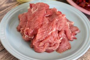 Le creuset酷彩-铸铁锅菜谱#水煮牛肉#的做法 步骤1