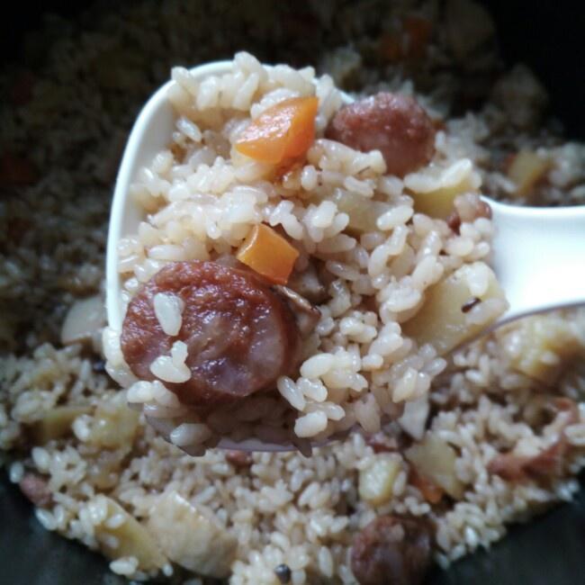 杏鲍菇香肠胡萝卜土豆焖米饭的做法