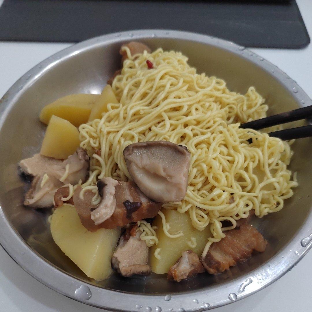 土豆炖腊肉
