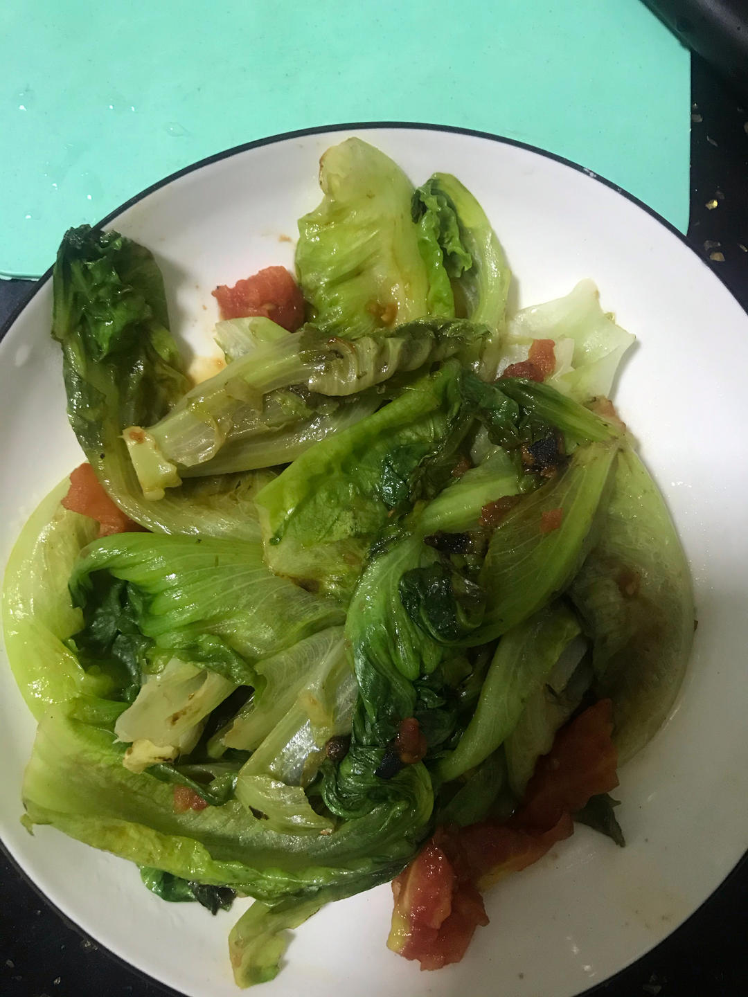 自创黑料理之一：西红柿炒生菜