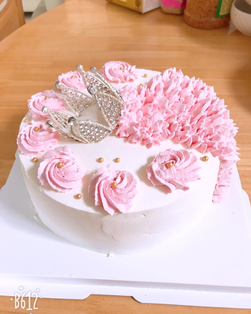 玫瑰花奶油生日蛋糕