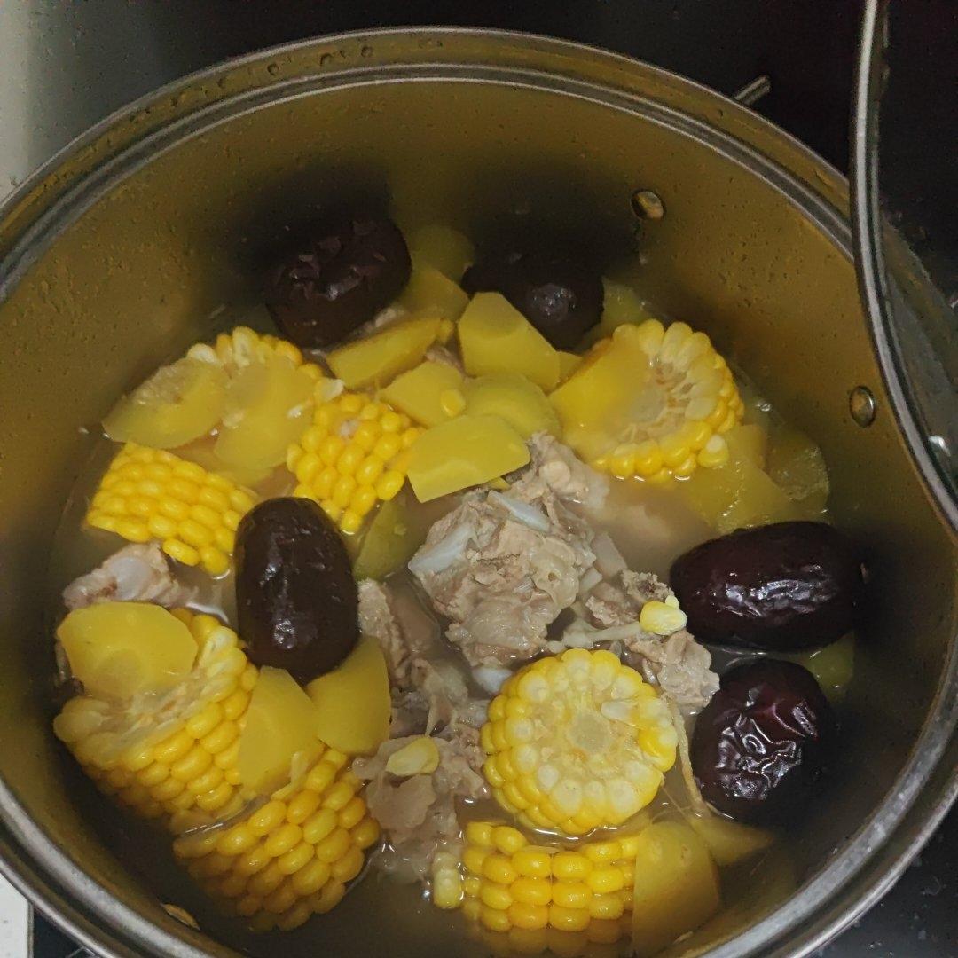 玉米排骨汤