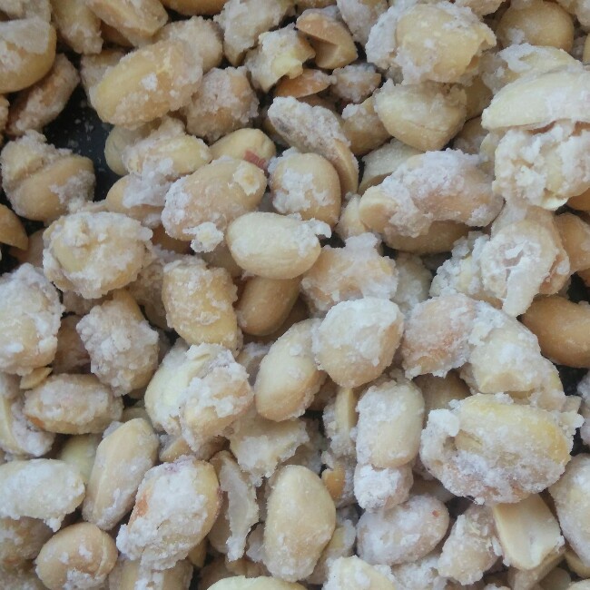 挂霜花生和琥珀桃仁