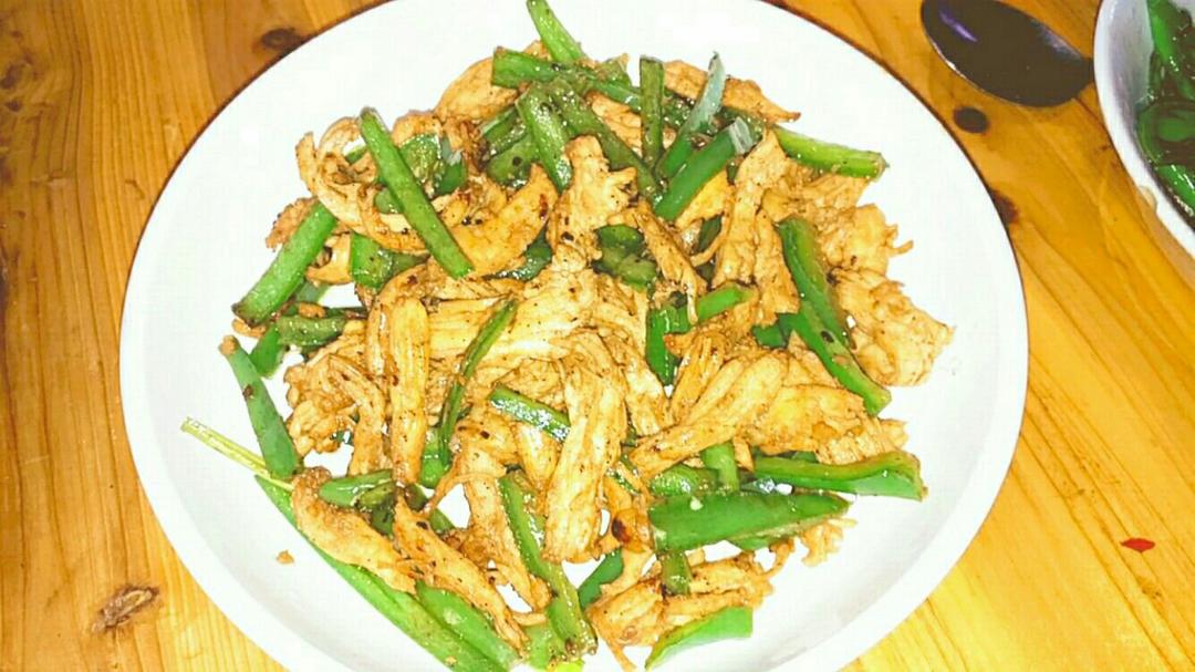 青椒鸡肉丝简单好吃😋