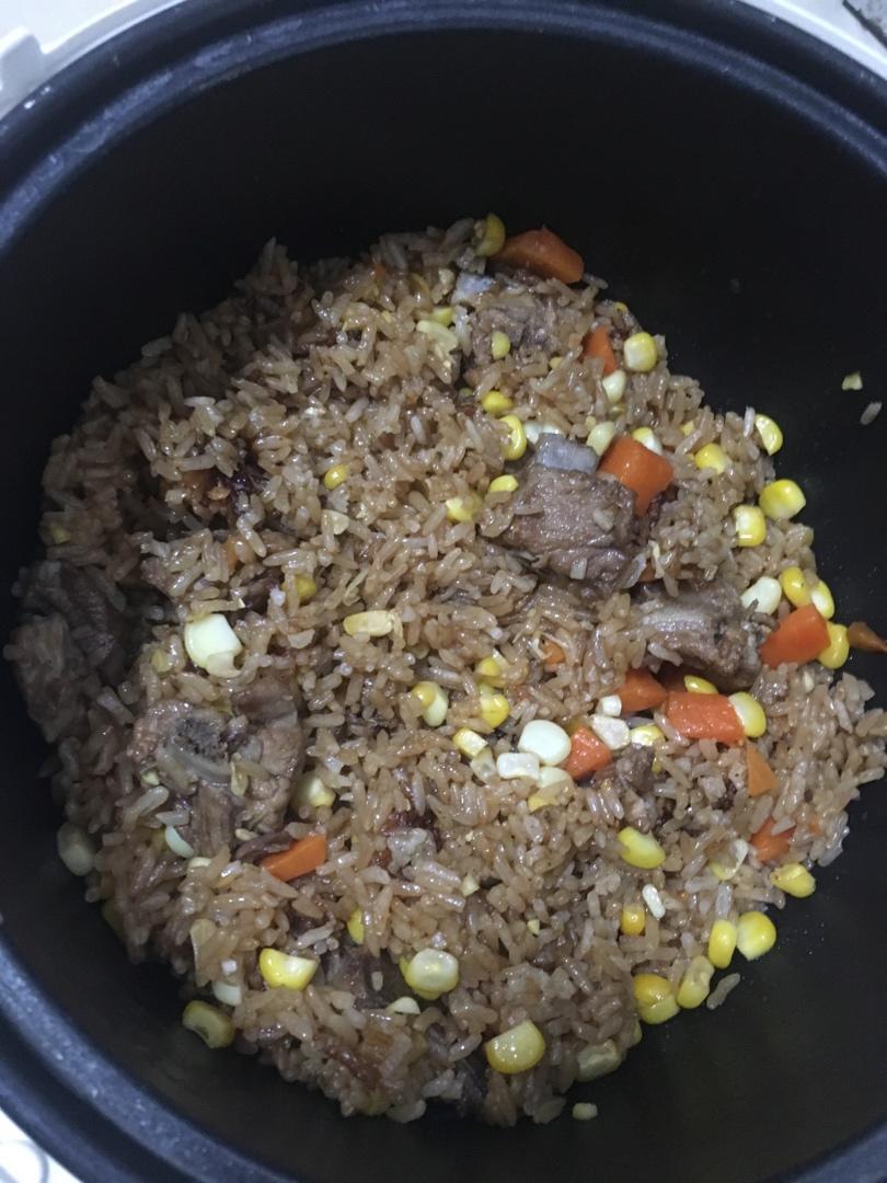【排骨焖饭】